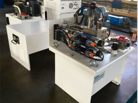 槽塔式太阳能聚光器液压驱动及跟踪系统