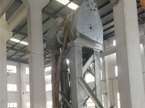 槽塔式太阳能聚光器液压驱动及跟踪系统