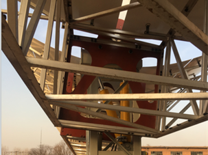 槽塔式太阳能聚光器液压驱动及跟踪系统