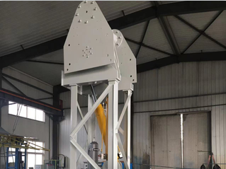 槽塔式太阳能聚光器液压驱动及跟踪系统