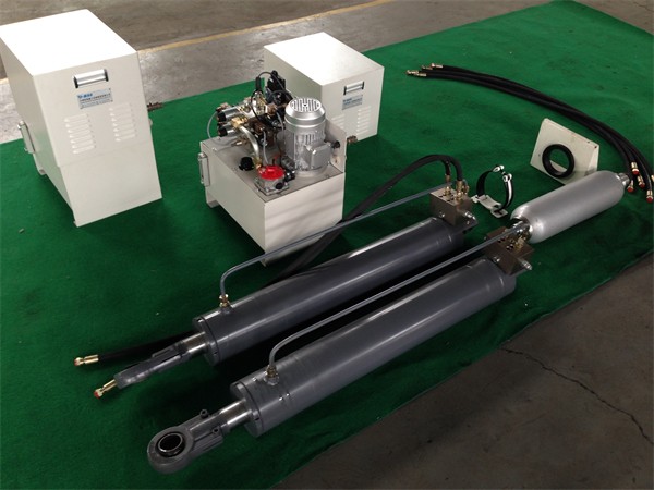 槽塔式太阳能聚光器液压驱动及跟踪系统