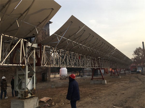 槽塔式太阳能聚光器液压驱动及跟踪系统