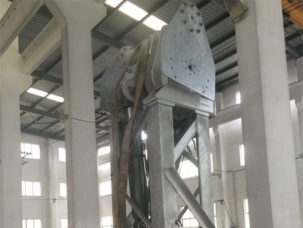 槽塔式太阳能聚光器液压驱动及跟踪系统